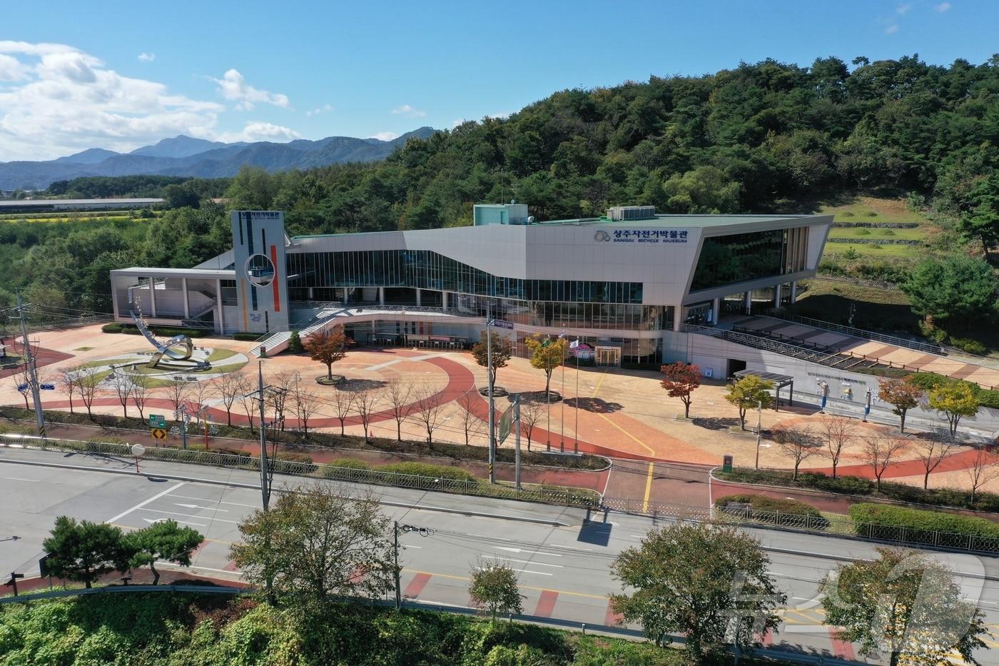 상주자전거박물관이 지역 자전거 문화의 뿌리를 학술적으로 정리하는 ‘상주 자전거 생활사 기록화 사업’을 추진해 1,400여 점의 귀중한 자료를 확보했다.&#40;상주시 제공. 재판매 및 DB금지&#41; /뉴스1