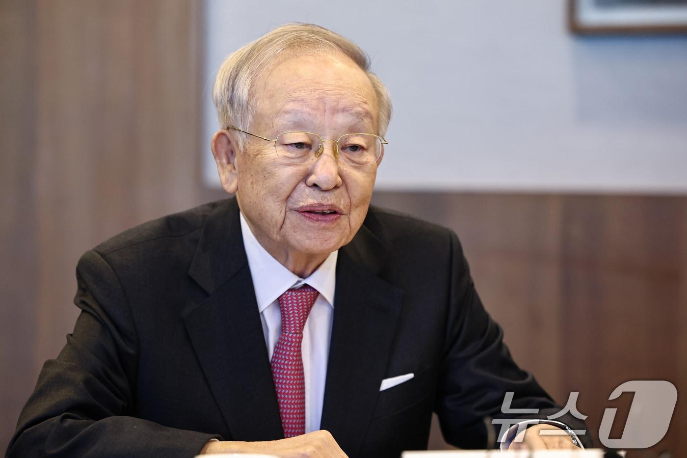 손경식 경총회장이 8일 서울 중구 프레스센터에서 열린 노동안전 노사정 대표자 간담회에서 인사말을 하고 있다. 2025.12.8/뉴스1 ⓒ News1 김도우 기자