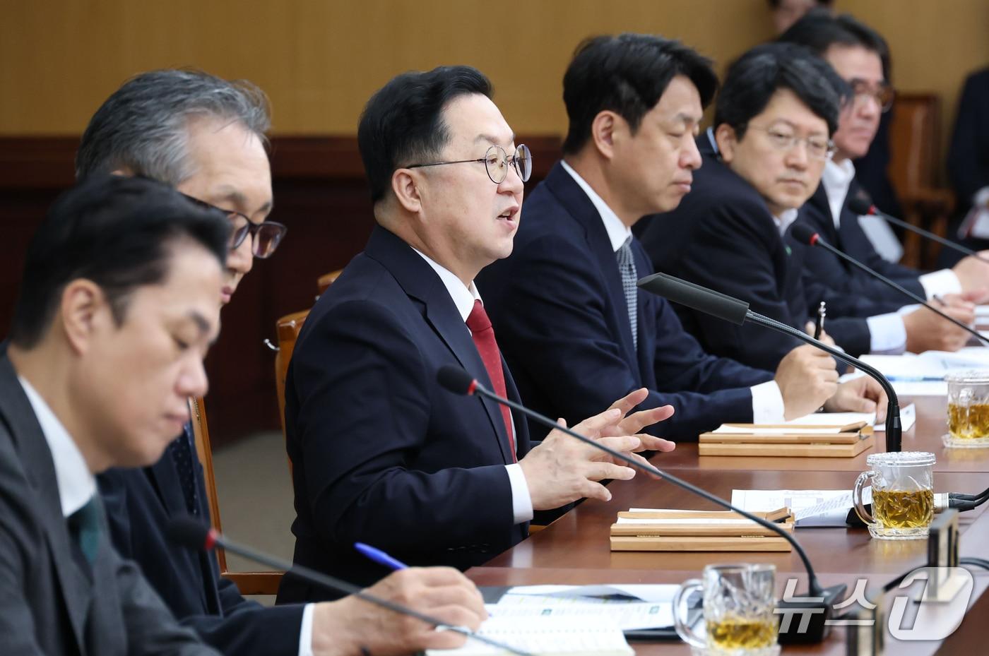 이장우 대전시장이 8일 주간업무회의를 주재하고 있다. &#40;시 제공&#41; / 뉴스1