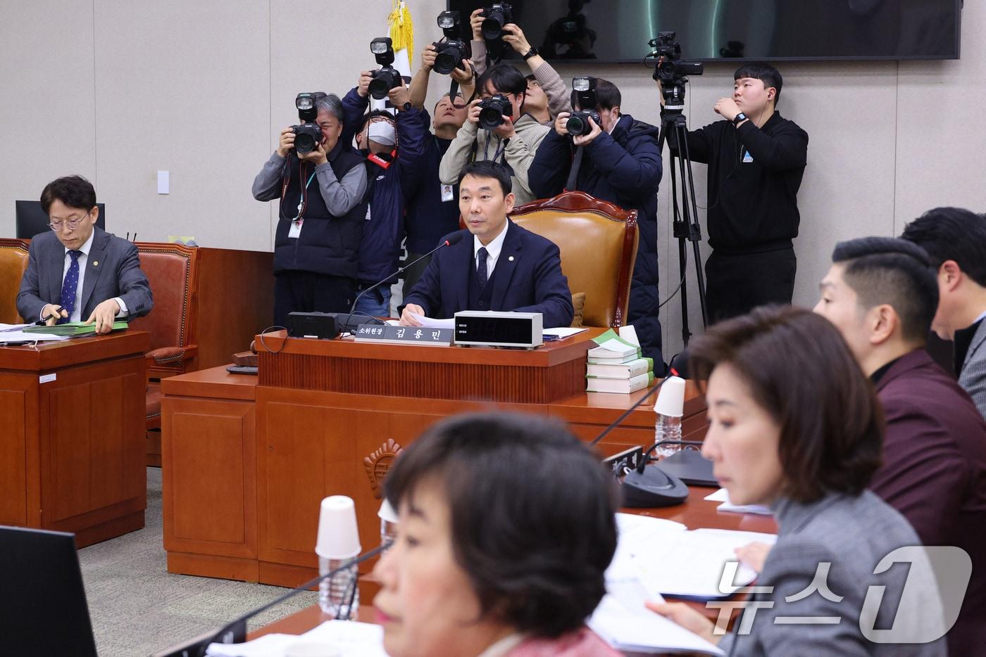 김용민 소위원장이 8일 서울 여의도 국회에서 법제사법위원회 법안심사제1소위원회를 주재하고 있다. 2025.12.8/뉴스1 ⓒ News1 신웅수 기자