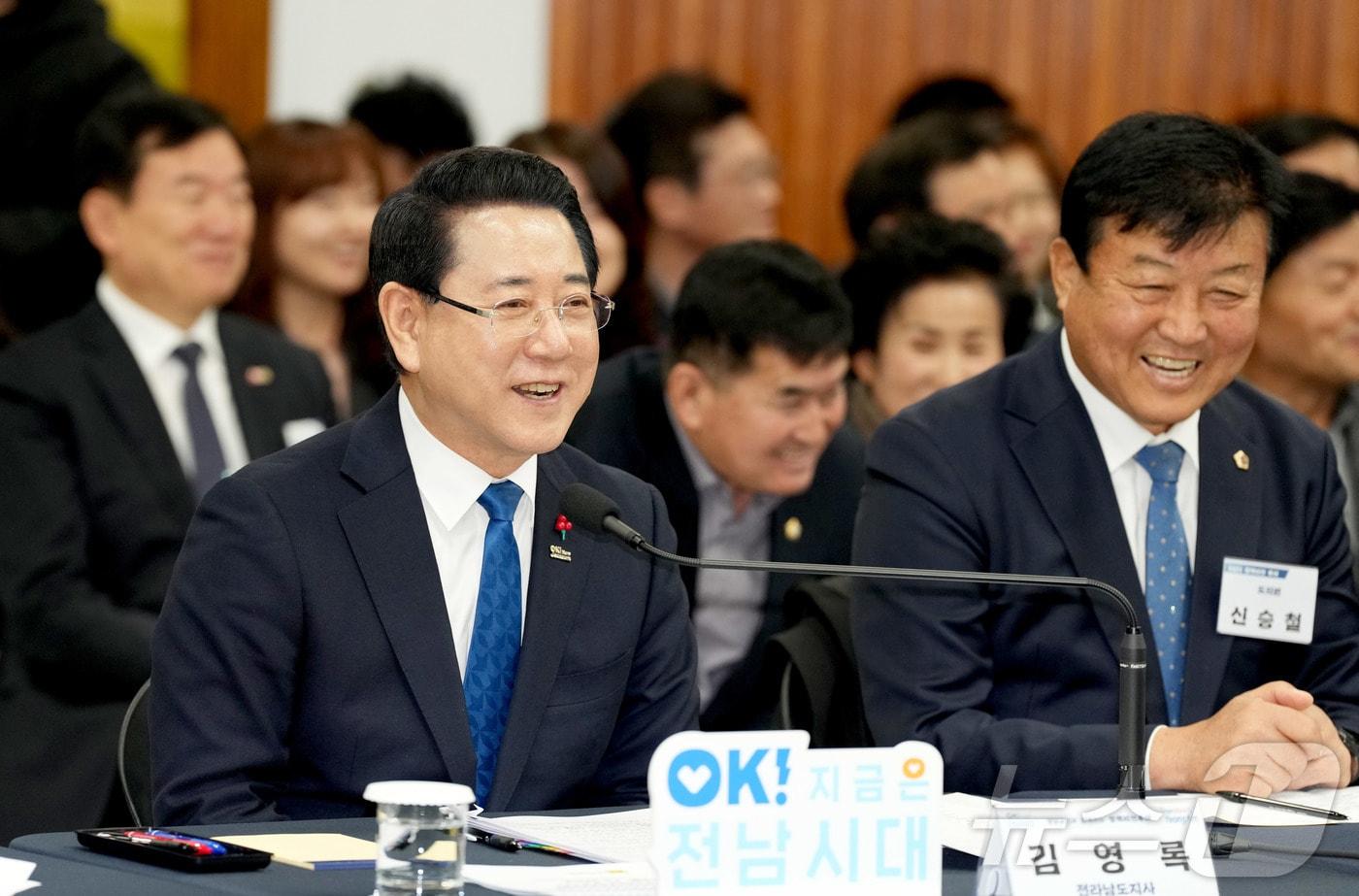 김영록 전라남도지사가 8일 영암군민회관 대회의실에서 열린 ‘영암군 정책비전 투어’ 행사에서 인사말을 하고 있다.&#40;전남도 제공. 재판매 및 DB금지&#41; 2025.12.8/뉴스1 