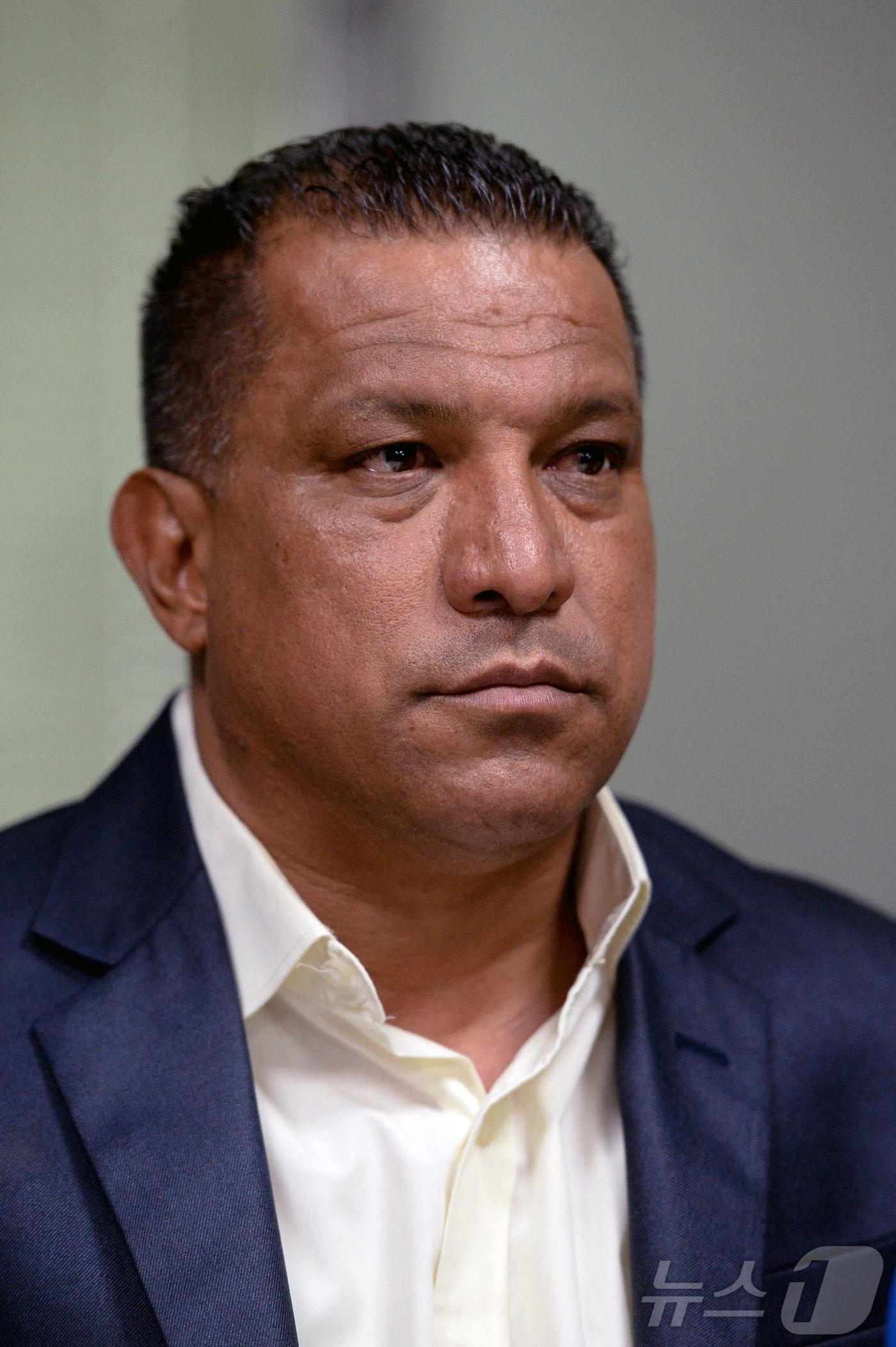 본문 이미지 -  베네수엘라 야당 인사 알프레도 디아스 당시 누에바에스파르타 주지사가 2017년 카라카스에서 기자회견을 하고 있다. 2017.10.24 ⓒ AFP=뉴스1