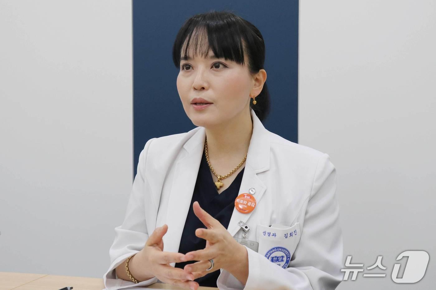 김희진 한양대병원 신경과 교수가 치매 치료 연구에 대해 설명하고 있다. 2025.12. 8/뉴스1