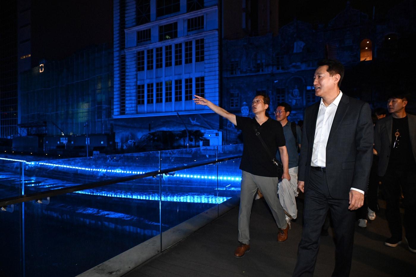 오세훈 서울시장이 지난 6일&#40;현지시간&#41; 저녁 말레이시아 쿠알라룸푸르 리버오브라이프를 둘러보고 있다. &#40;서울시 제공&#41; 뉴스1 ⓒ News1  