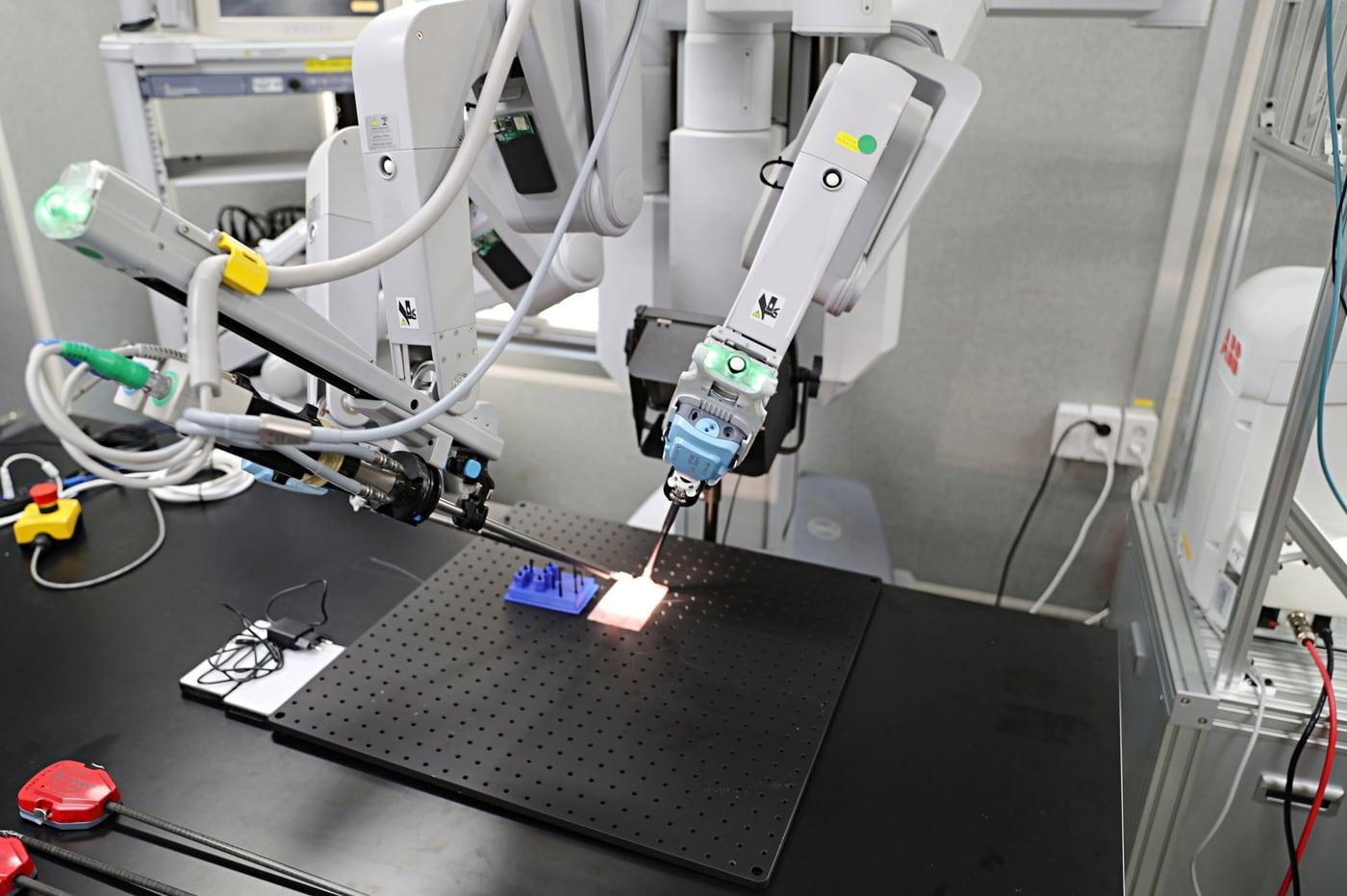  인튜이티브서지컬 수술로봇 연구 플랫폼 &#39;dVRK&#39;&#40;인튜이티브 제공&#41;