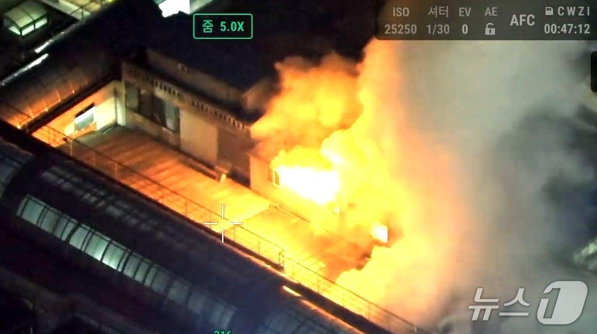 본문 이미지 - 소방 드론에 잡힌 신기시장 화재 &#40;인천소방본부 제공.재판매 및 DB금지&#41;