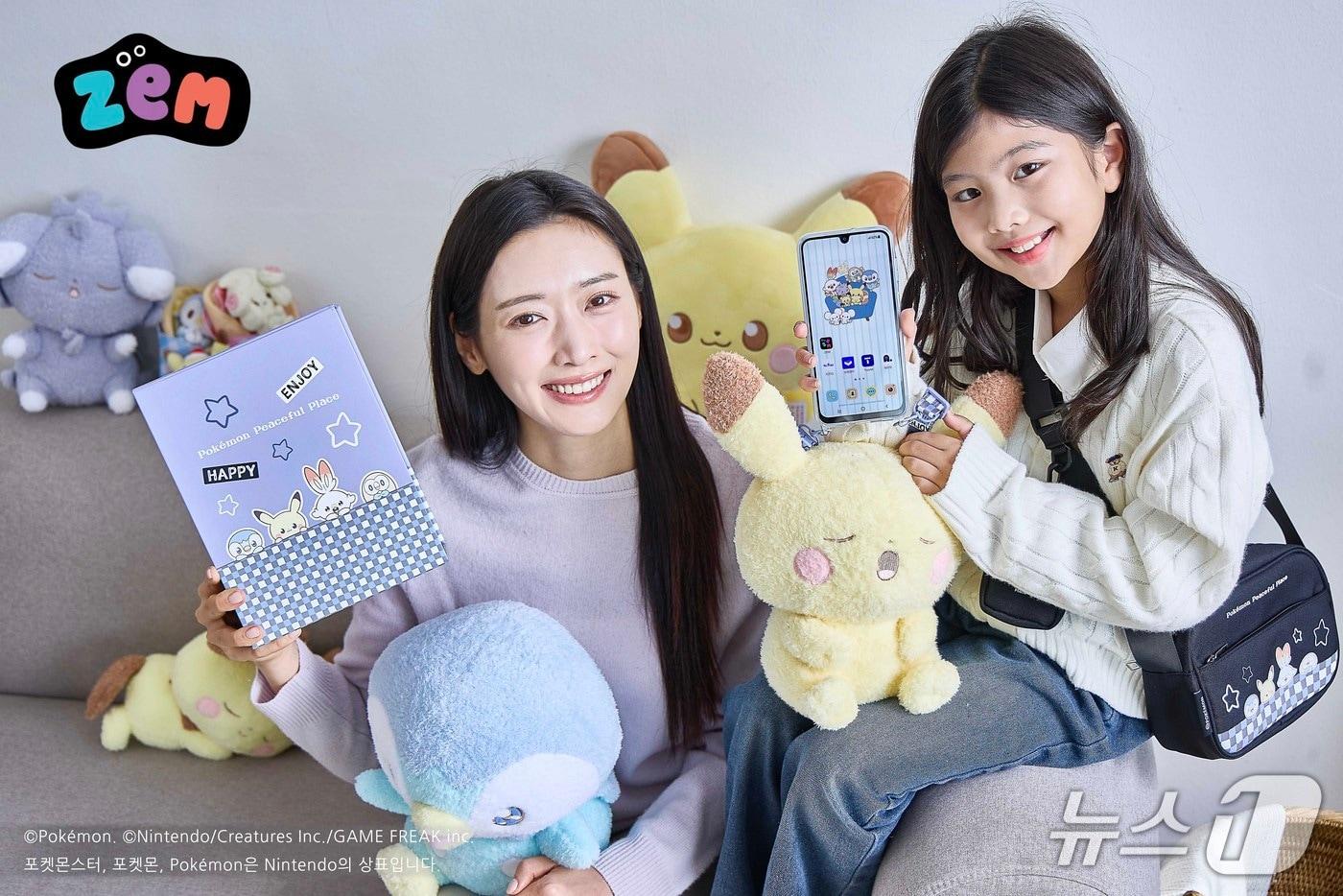 SK텔레콤은 키즈용 LTE 스마트폰 &#39;ZEM폰 포켓피스&#39;의 온라인 사전예약을 9일부터 11일까지 T다이렉트샵에서 진행한다. 12일 온라인과 오프라인 채널에서 공식 출시될 예정이다. 2025.12.09/뉴스1&#40;SKT 제공&#41;