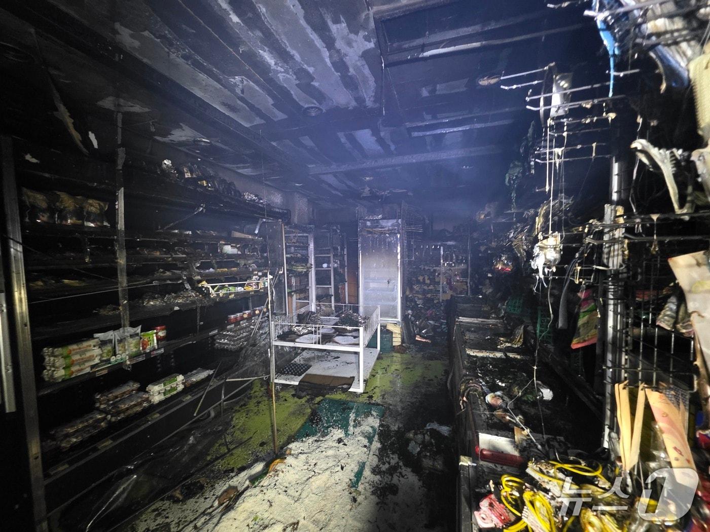 본문 이미지 - 부산 부산진구 양정동 상가 건물 화재 현장.&#40;부산소방재난본부 제공. 재판매 및 DB 금지&#41;