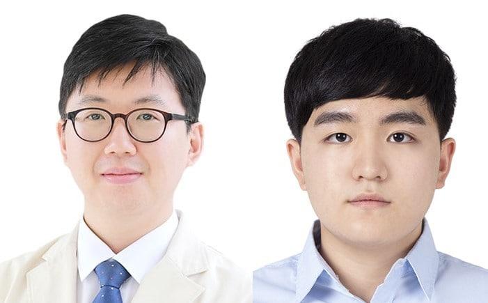 본문 이미지 - 한지원 서울성모병원 소화기내과 교수와 김현욱 가톨릭의대 학생.&#40;서울성모병원 제공&#41;