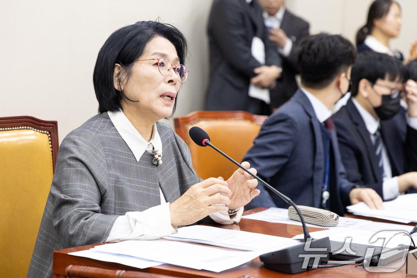 본문 이미지 - 더불어민주당 소속 최민희 국회 과학기술정보방송통신위원장. 2025.12.9/뉴스1 ⓒ News1 이승배 기자