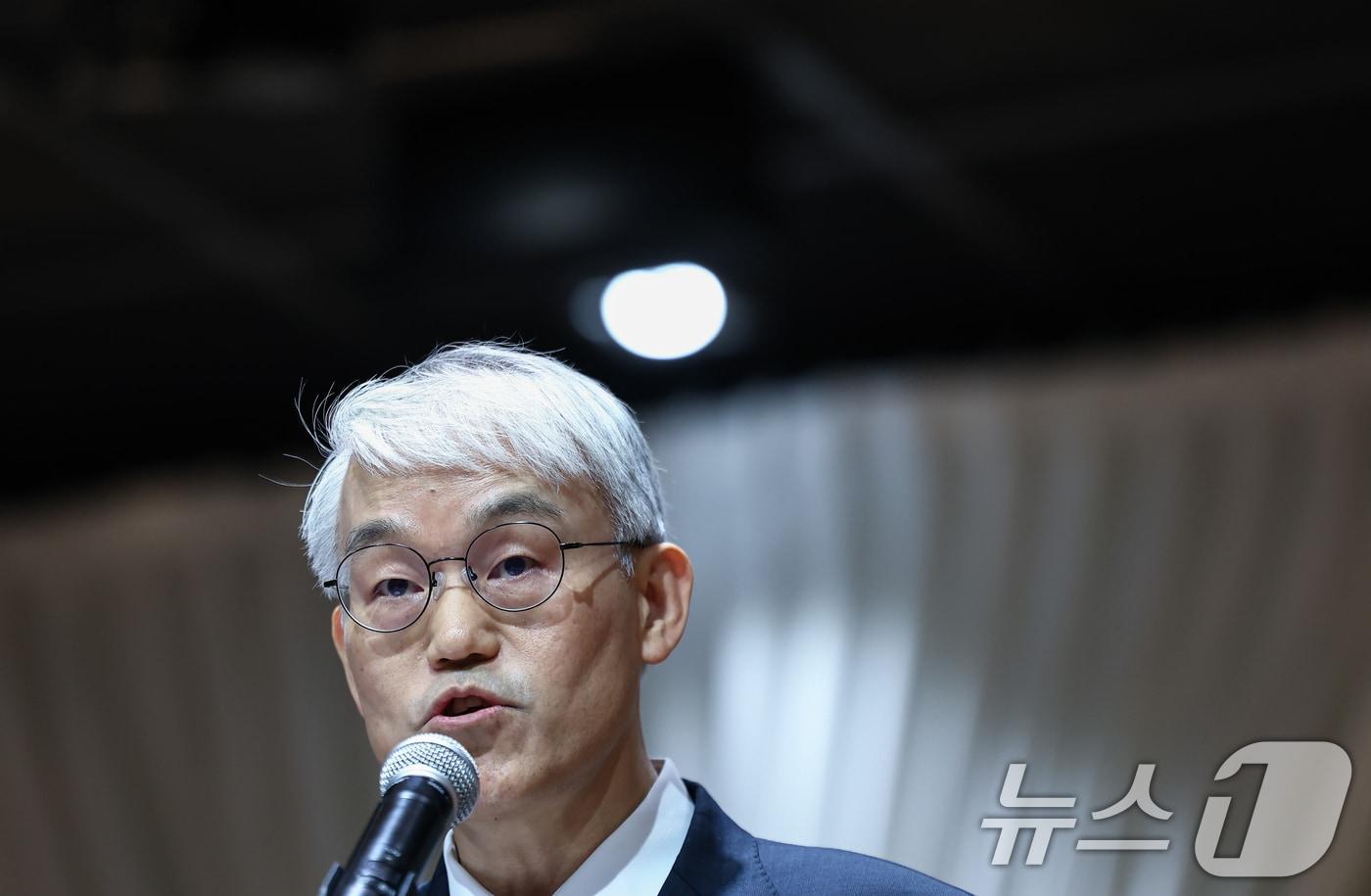 천대엽 법원행정처장이 9일 서울 서초구 서울법원종합청사에서 열린 &#39;국민을 위한 사법제도 개편 과제 공청회&#39;에 참석해 개회사를 하고 있다. 2025.12.9/뉴스1 ⓒ News1 김도우 기자