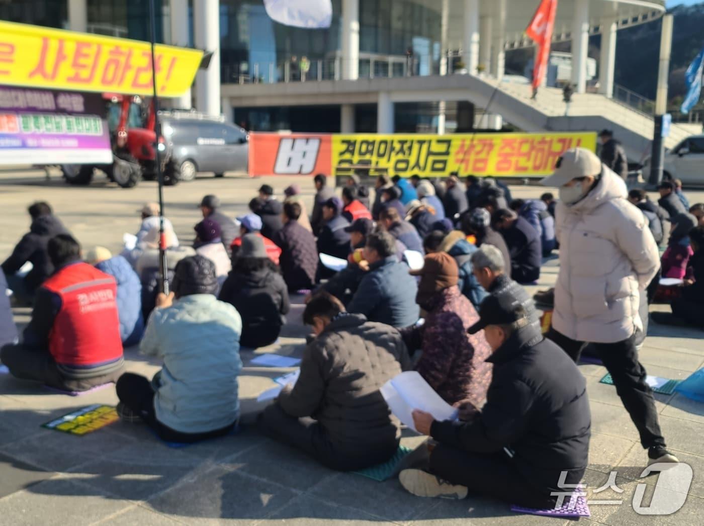 본문 이미지 - 농민단체 벼 경영안정대책비 삭감 반대 집회.2025.12.9/뉴스1