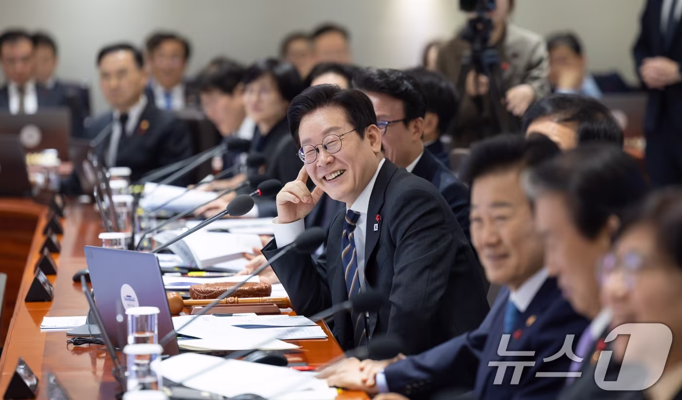 이재명 대통령이 9일 서울 용산 대통령실 청사에서 열린 국무회의를 주재하고 있다. &#40;대통령실 제공. 재판매 및 DB 금지&#41; 2025.12.9/뉴스1 ⓒ News1 허경 기자
