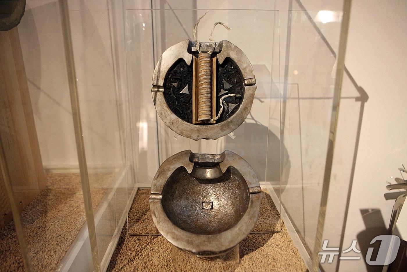 지난 2018년 고창군 무장읍성 군기고 발굴조사 때 출토된 비격진천뢰.&#40;고창군 제공. 재판매 및 DB금지&#41;2025.12.9/뉴스1