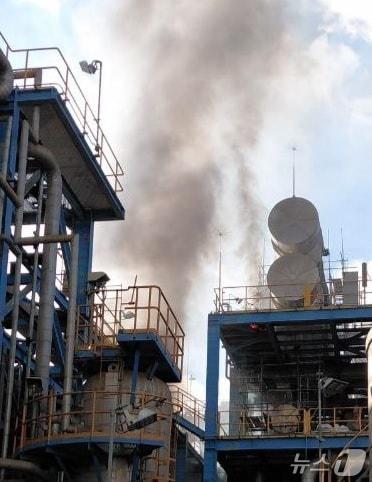 본문 이미지 -   태안화력발전소 석탄가스화복합발전 플랜트 화재 현장. &#40;독자제공, 재판매 및 DB금지&#41; / 뉴스1 