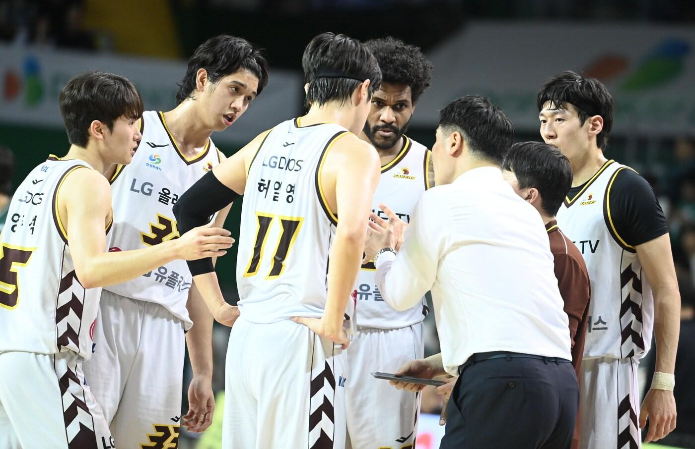 본문 이미지 - 창원 LG가 1일 열린 2024-25 프로농구 원정 경기에서 DB를 잡고 7연승을 질주했다. (KBL 제공)