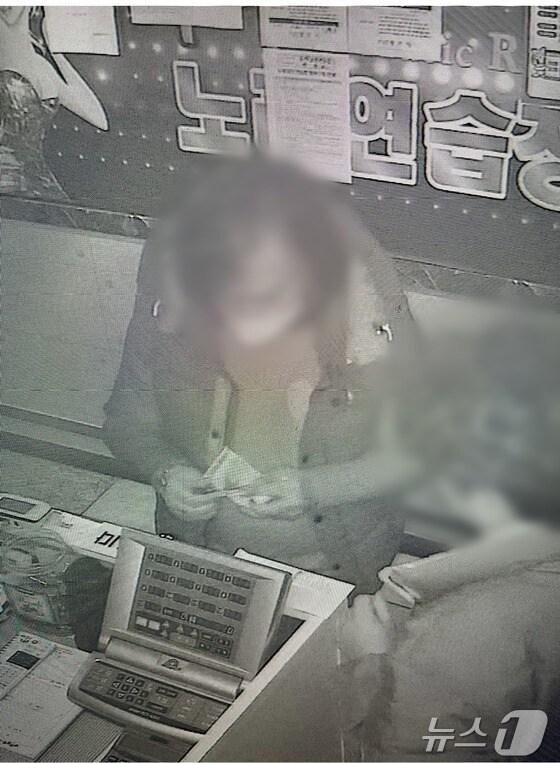 본문 이미지 - 공갈 범행 모습.(충북경찰청 제공)./뉴스1