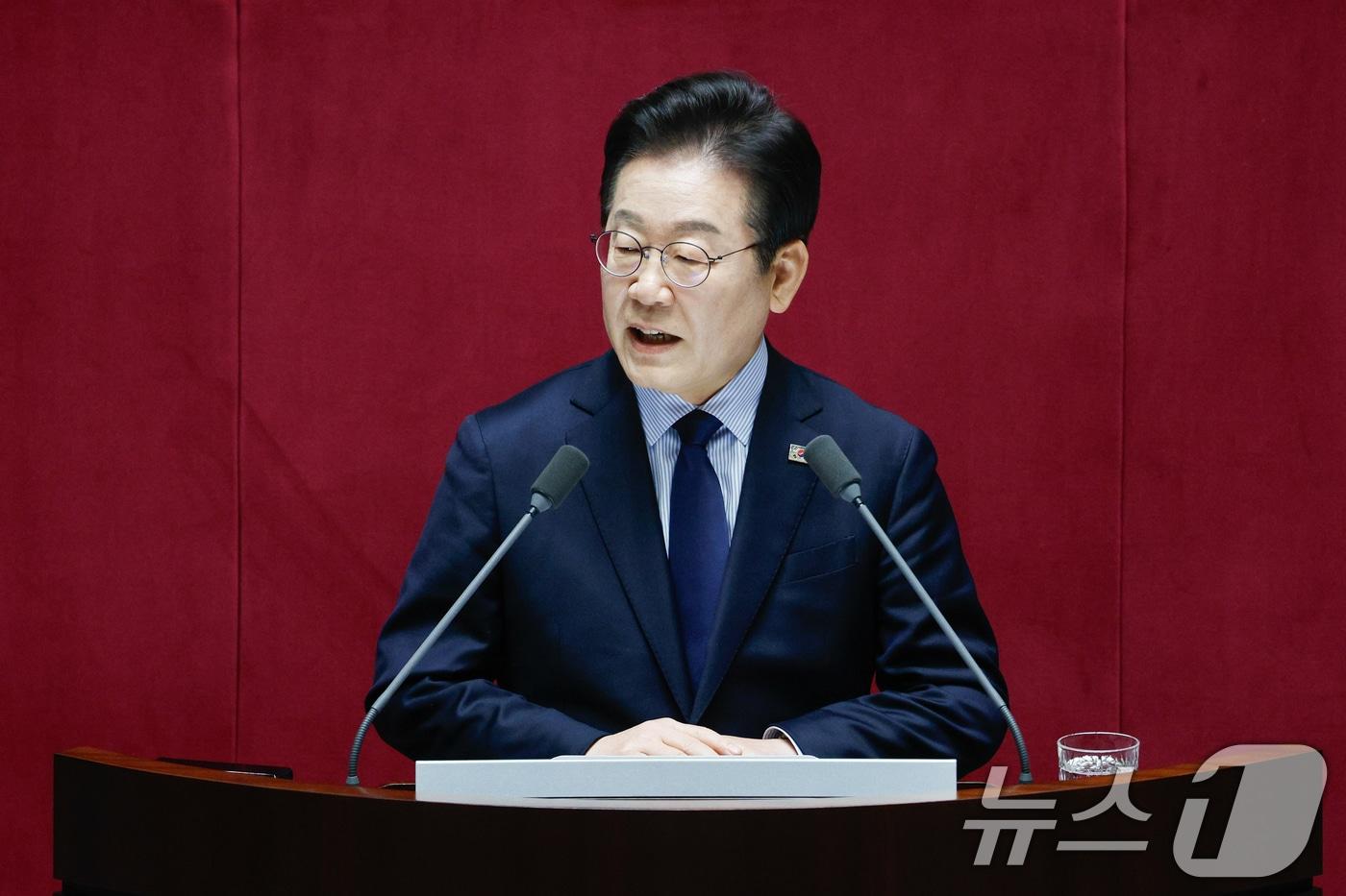 이재명 더불어민주당 대표가 10일 서울 여의도 국회 본회의장에서 '회복과 성장'을 주제로 제422회 국회(임시회) 교섭단체 대표연설을 하고 있다. 2025.2.10/뉴스1 ⓒ News1 안은나 기자