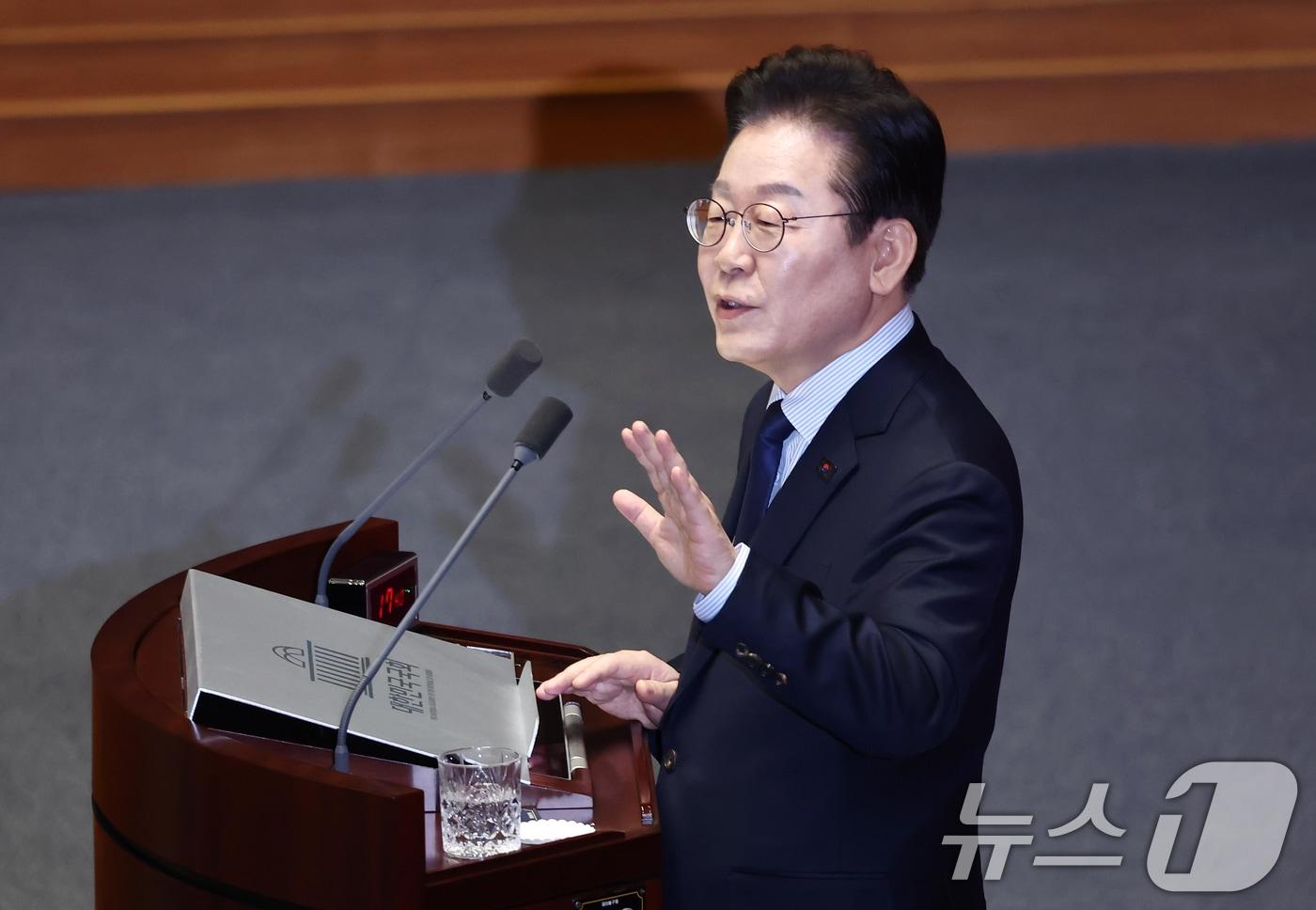 이재명 더불어민주당 대표가 10일 오전 서울 여의도 국회에서 열린 본회의에서 교섭단체 대표연설을 하고 있다. 2025.2.10/뉴스1 ⓒ News1 김민지 기자