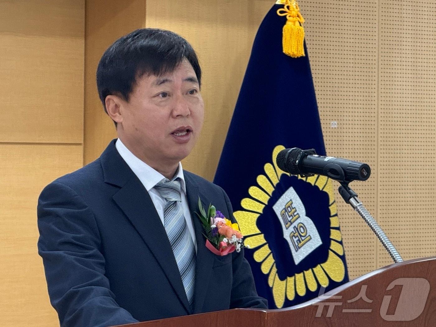 본문 이미지 - 장용기 신임 광주지방법원장이 10일 오전 광주지법에서 열린 취임식에서 직원들에게 당부사항을 말하고 있다. 2025.2.10/뉴스1 ⓒ News1 최성국 기자