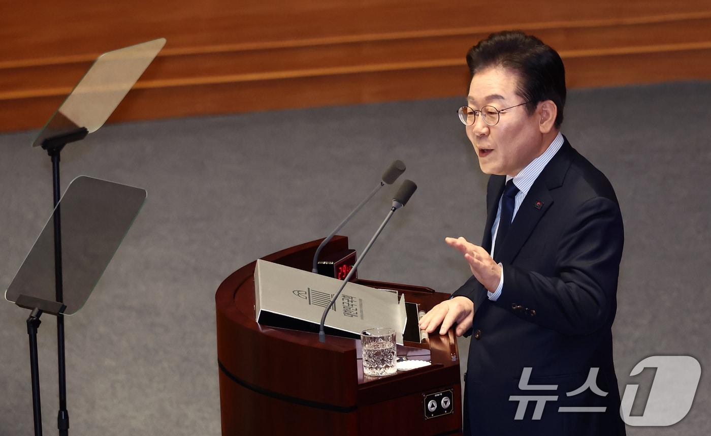 이재명 더불어민주당 대표가 10일 오전 서울 여의도 국회에서 열린 본회의에서 교섭단체 대표연설을 하고 있다. 2025.2.10/뉴스1 ⓒ News1 김민지 기자