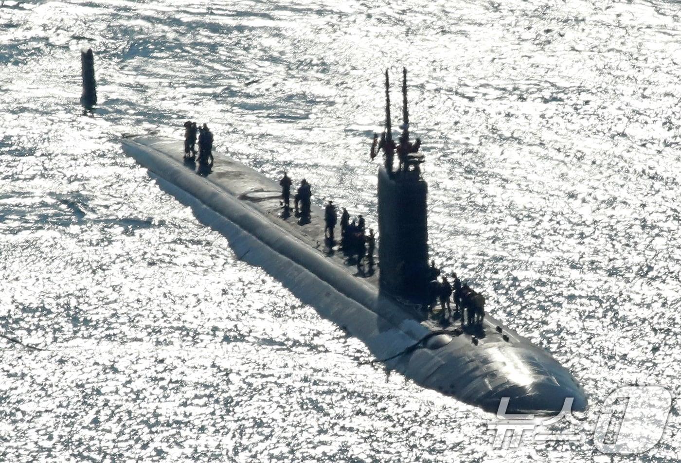 미국 해군 로스엔젤레스급 핵추진 잠수함 &#39;알렉산드리아함&#39;&#40;SSN 757·6900톤급&#41;이 10일 오전 부산 남구 해군작전사령부 부산작전기지에 입항하고 있다. 2025.2.10/뉴스1 ⓒ News1 윤일지 기자