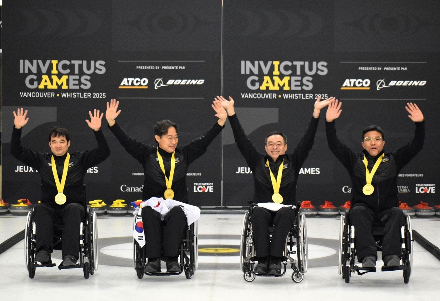 2025 캐나다 인빅터스 게임 휠체어컬링 종목 금메달을 차지한 이환경·김영민·김관수·권영수 선수. (국가보훈부 공동취재단)