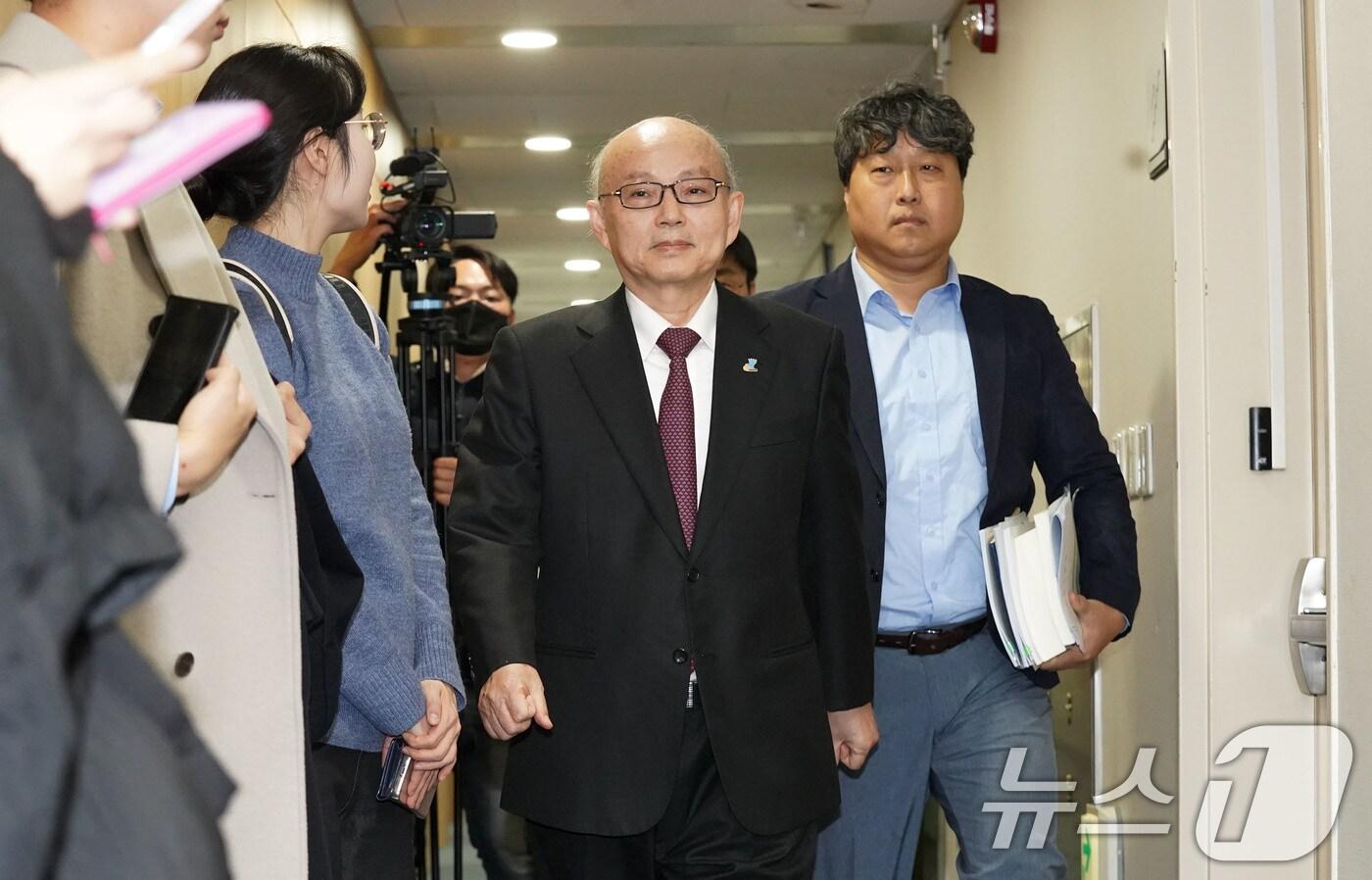 안창호 국가인권위원장이 10일 서울 중구 국가인권위원회에서 열린 '국가인권위원회 제2차 전원위원회'에 참석하고 있다. (공동취재) 2025.2.10/뉴스1 ⓒ News1 신웅수 기자