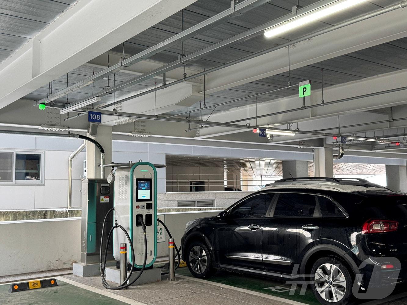 본문 이미지 - 광양시가 대기오염 저감과 온실가스 배출 감축을 위해 2025년 전기자동차 보조금 지원 사업을 추진한다(광양시 제공)2025.2.10/ 