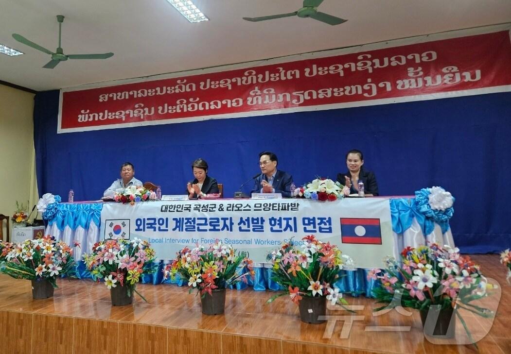 본문 이미지 - 곡성군이  저출산, 고령화로 인한 농촌 인력난 해소를 위해 2025년 공공형 외국인 계절근로자 60명을 선발했다(곡성군 제공)2025.2.10/