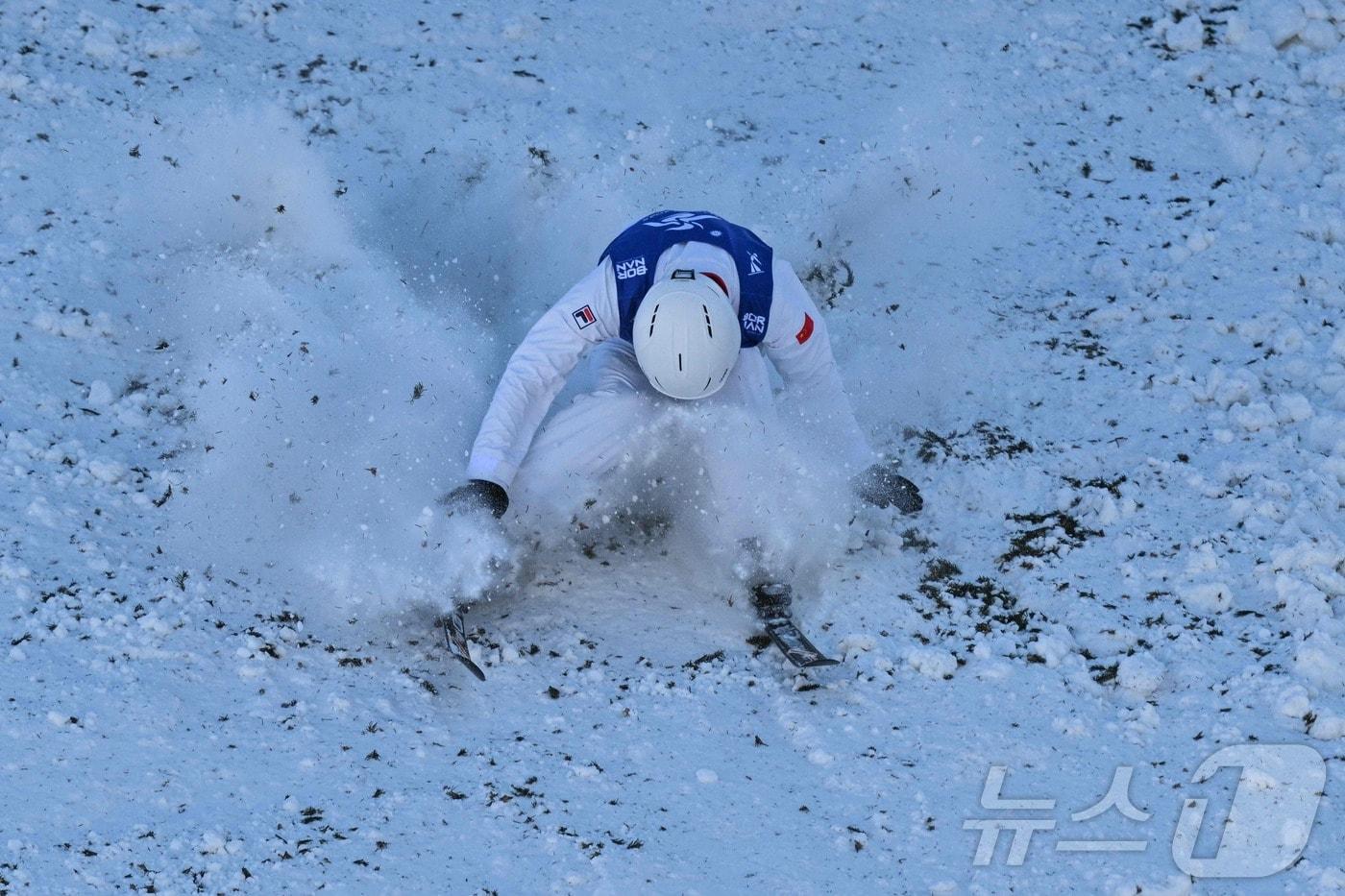 본문 이미지 - 2025 하얼빈 동계아시안게임 스키 경기 모습 ⓒ AFP=뉴스1
