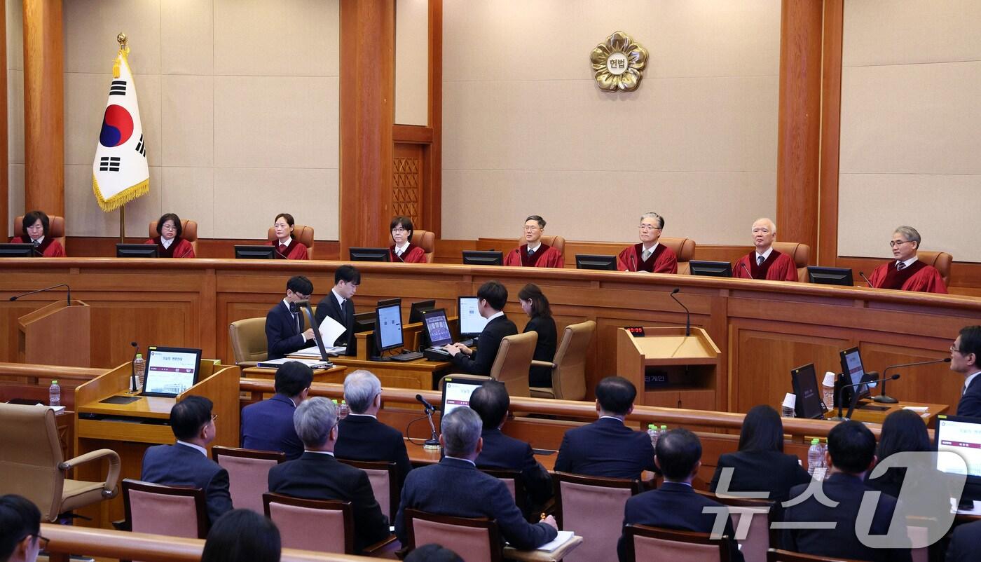 11일 서울 종로구 헌법재판소에서 열린 윤석열 대통령 탄핵심판 7차 변론기일에 헌법재판관들이 참석해 있다. 2025.2.11/뉴스1 ⓒ News1 사진공동취재단