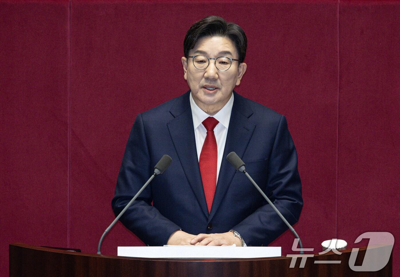 권성동 국민의힘 원내대표가 11일 오전 서울 여의도 국회 본회의장에서 '다시 한번 힘차게 전진하는 대한민국을 만들겠다'는 주제로 제422회 국회(임시회) 교섭단체 대표연설을 하고 있다. 2025.2.11/뉴스1 ⓒ News1 이재명 기자