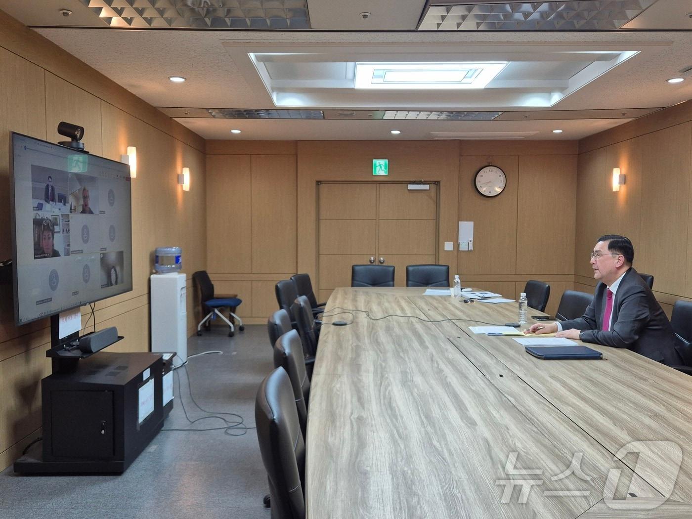 본문 이미지 - 이경철 외교부 유엔 안전보장이사회 담당 고위대표가 영국 옥스퍼드대 외교학 과정(DSP)을 대상으로 화상 강연