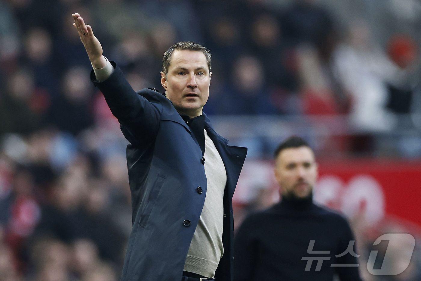 본문 이미지 - 페예노르트에서 경질된 브리안 프리스케 감독. ⓒ AFP=뉴스1