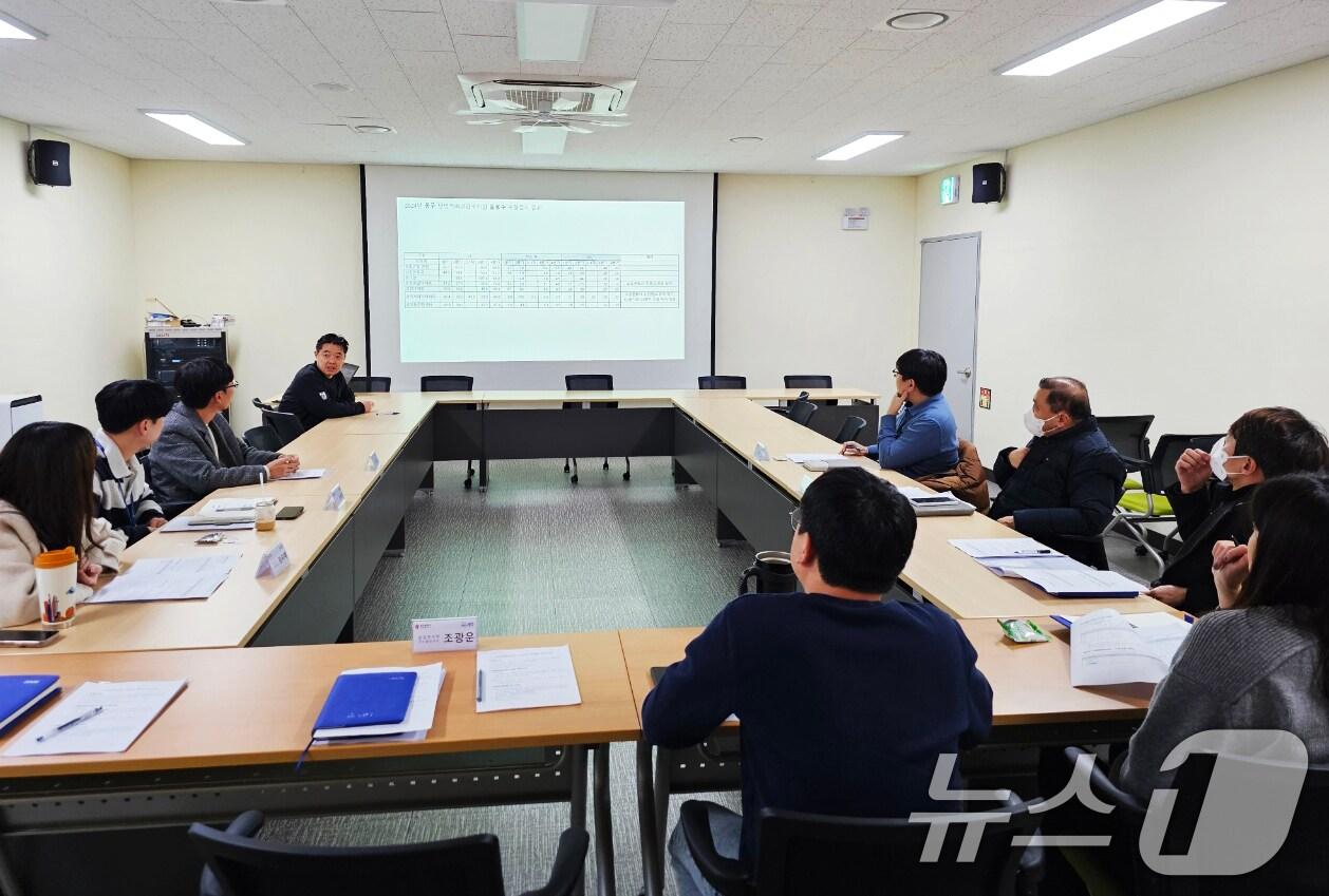 본문 이미지 - 광주시 보건환경연구원 &#39;환경 검사 관계 기관 간담회&#39; 모습.&#40;광주시 제공&#41;/뉴스1 