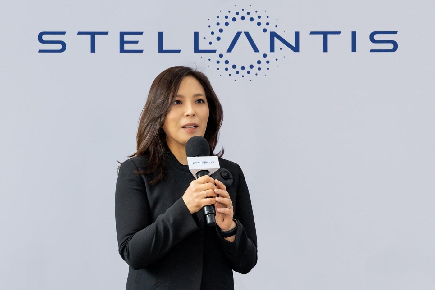 방실 스텔란티스코리아 대표가 11일 서울 강남구 수서동에서 열린 신년 기자간담회에서 올해 출시되는 푸조와 지프의 차량 5종을 소개하고 있다(스텔란티스코리아 제공). 2025.02.11.