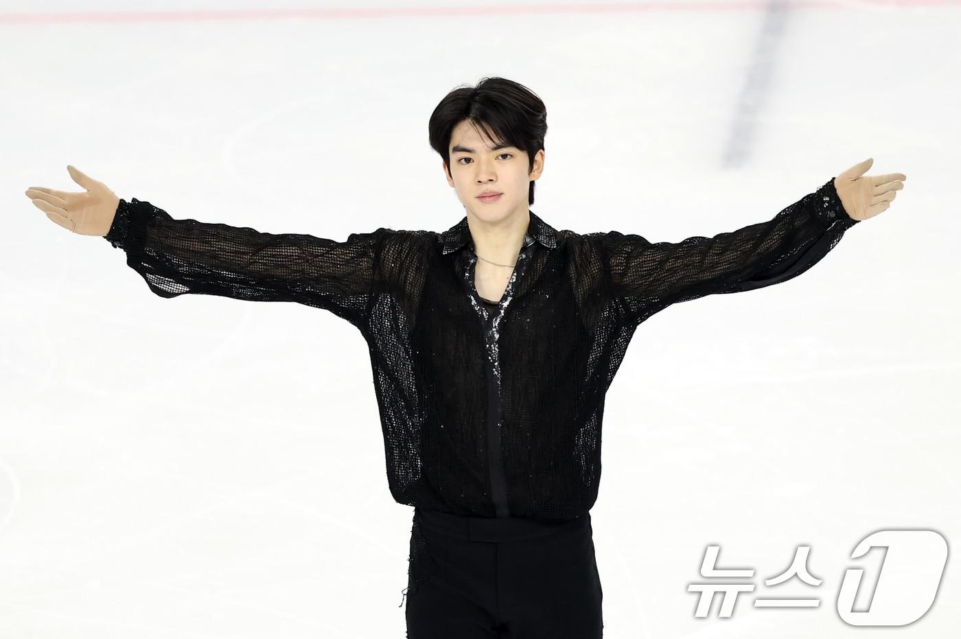 피겨 차준환이 11일(현지시간) 중국 헤이룽장성 하얼빈 빙상훈련센터 다목적홀에서 열린 하얼빈 동계아시안게임 피겨 남자 싱글 쇼트에서 연기를 펼치고 있다. 2025.2.11/뉴스1 ⓒ News1 이승배 기자