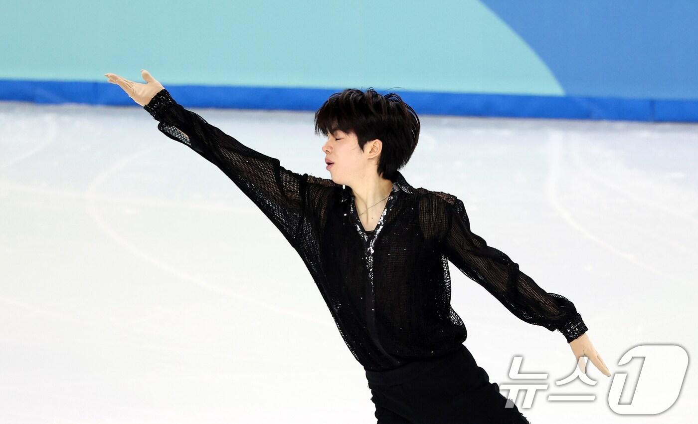 피겨 차준환이 11일(현지시간) 중국 헤이룽장성 하얼빈 빙상훈련센터 다목적홀에서 열린 하얼빈 동계아시안게임 피겨 남자 싱글 쇼트에서 연기를 펼치고 있다. 2025.2.11/뉴스1 ⓒ News1 이승배 기자