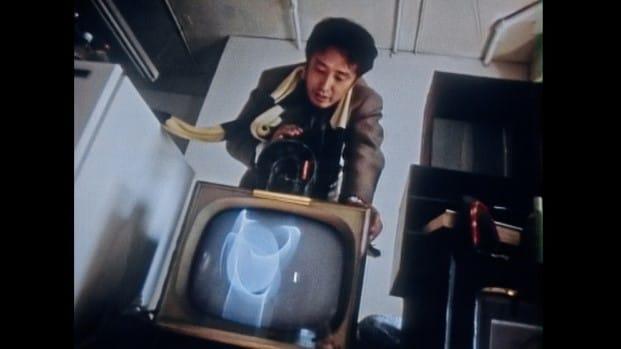 본문 이미지 - '창작의 순간-예술가의 작업실'의 상영작 '백남준-달은 가장 오래된 TV_2023_110분' (국립현대미술관 제공)