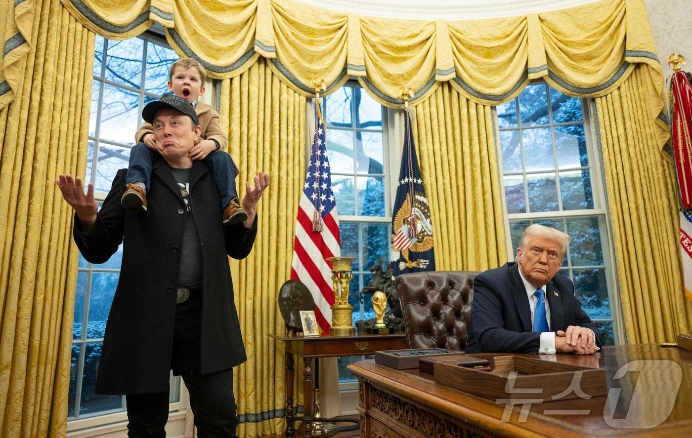도널드 트럼프 미국 대통령(우)과 일론 머스크 정부효율부(DOGE) 수장(좌). ⓒ AFP=뉴스1 ⓒ News1 우동명 기자