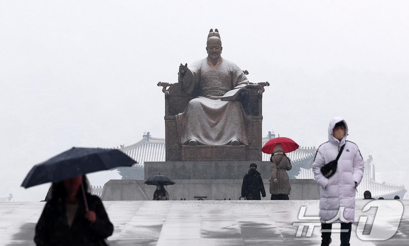 지난 12일 출근길에 나선 시민들 (자료사진) /뉴스1 ⓒ News1 김성진 기자