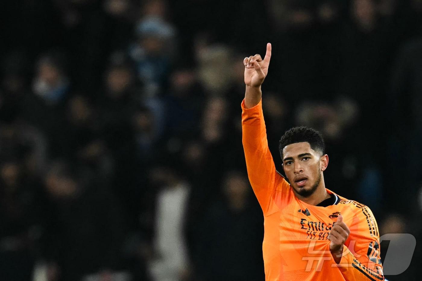 레알 마드리드의 주드 벨링엄이 12일(한국시간) 열린 맨체스터 시티와 2024-25 UEFA 챔피언스리그 녹아웃 페이즈 플레이오프 1차전에서 극적 결승 골을 터뜨려 팀 승리를 이끌었다. ⓒ AFP=뉴스1