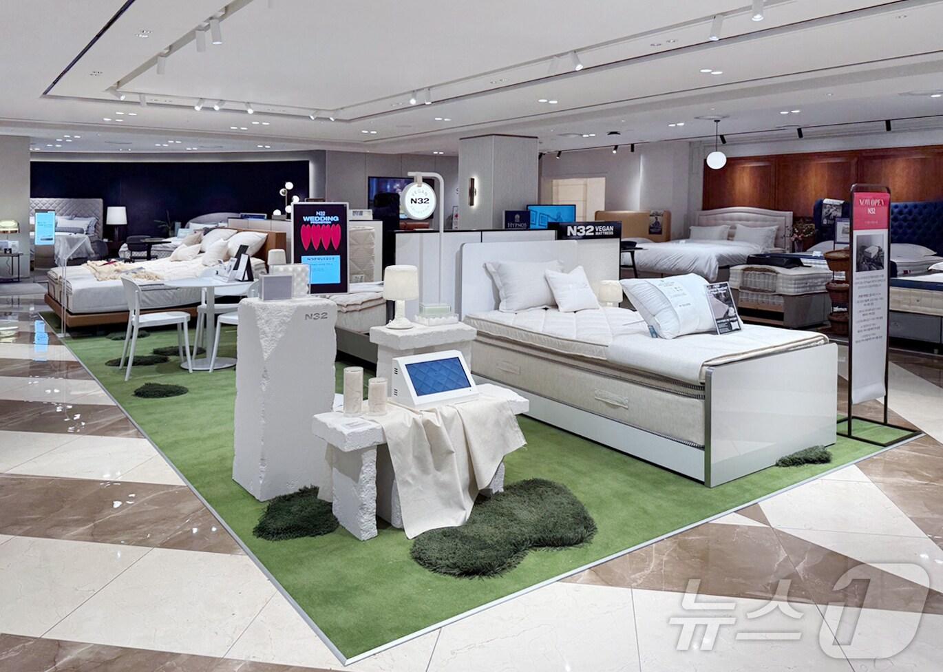 본문 이미지 - 비건 매트리스 N32, 신세계백화점 타임스퀘어점에 신규 매장 오픈(시몬스 제공)