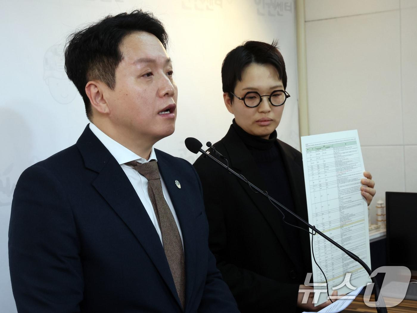 본문 이미지 - 임태훈 군인권센터 소장이 12일 오전 서울 마포구 군인권센터에서 박현수 서울경찰청장 직무대리 등 경찰 수뇌부 12·3 내란주요임무 종사 정황 공개 및 고발 기자회견을 하고 있다. 2025.2.12/뉴스1 ⓒ News1 황기선 기자