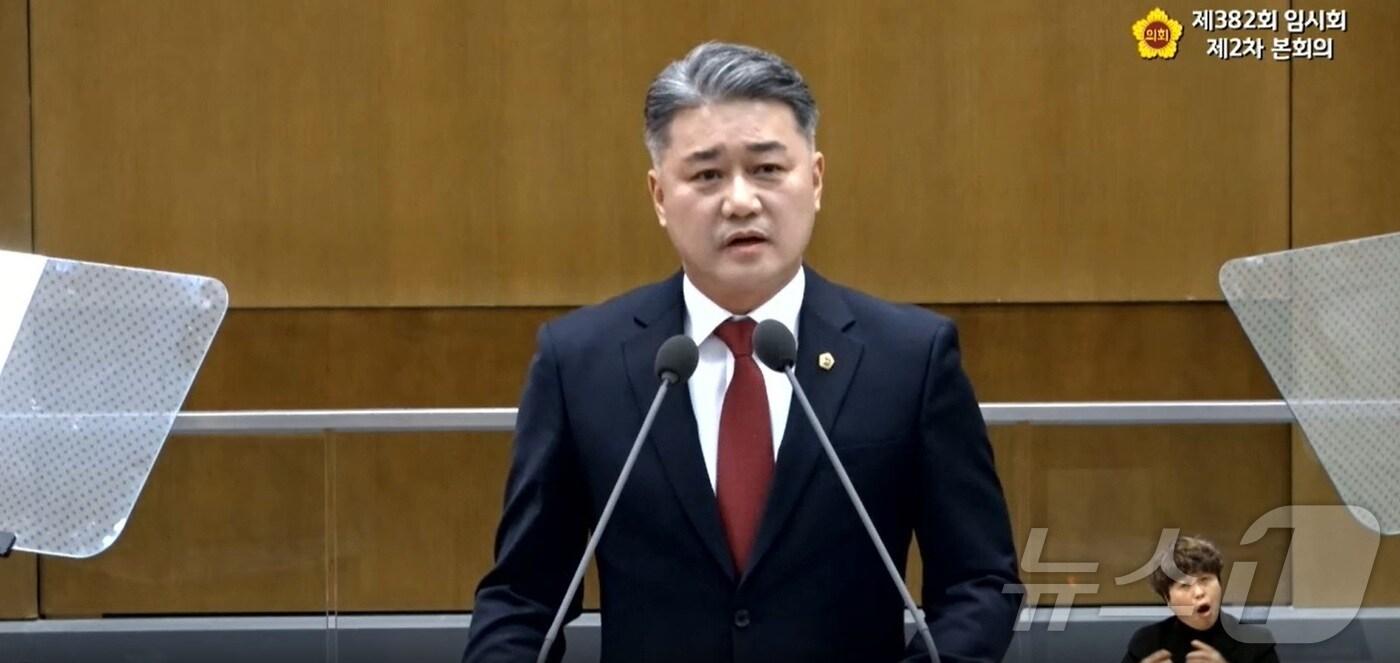 본문 이미지 - 김정호 경기도의회 국민의힘 대표의원이 12일 제382회 임시회 제2차 본회에서 대표의원 연설을 하고 있다.(경기도의회 생중계 캡처)/