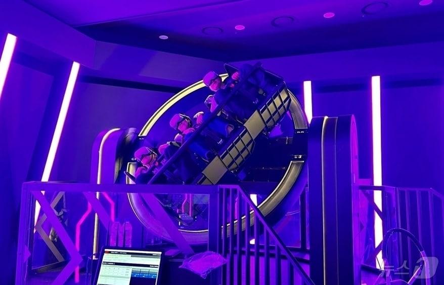 본문 이미지 - 올해 초 개관한 강원 강릉 메타버스 체험관 내부.(강릉시 제공) 2025.2.12/뉴스1