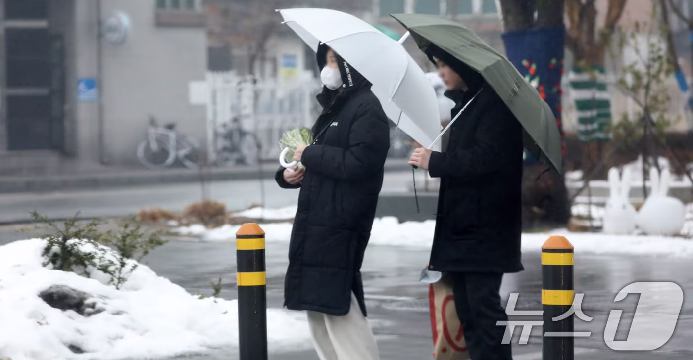 기사 이해를 돕기 위한 비 내리는 거리 자료 사진으로 기사 내용과 직접 관련 없음. ⓒ News1
