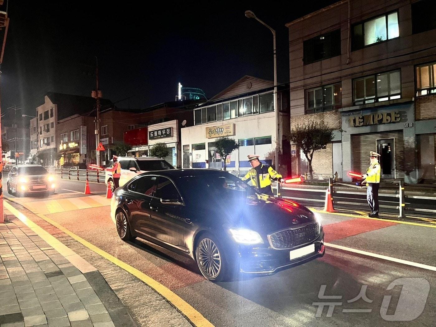 본문 이미지 - 전북경찰청이 지난해 11월부터 1월까지 음주·마약운전 특별단속을 실시한 결과 음주운전 교통사고가 평년 대비 33.6% 감소한 것으로 나타났다.(전북경찰청 제공. 재판매 및 DB금지)/뉴스1