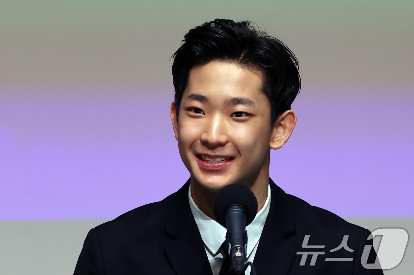 한국 발레리노 최초로 로잔 콩쿠르에서 우승한 박윤재&#40;16·서울예고&#41;가 12일 오후 서울 종로구 서울아트센터에서 &#39;로잔 발레 콩쿠르 우승 기념&#39; 기자회견을 하고 있다. 2025.2.12/뉴스1 ⓒ News1 황기선 기자